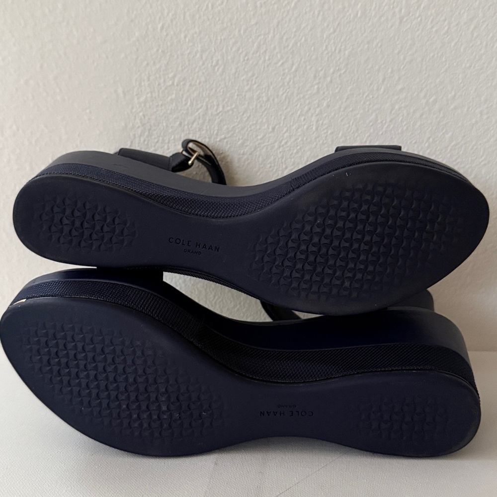 Elegant Navy Blue Cole Haan Women's Sandals - Picture 8 of 9